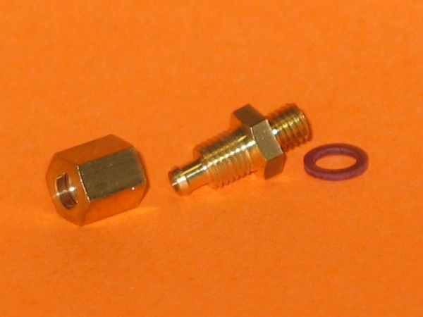 Straight connector from fuel cylinder to fuel line